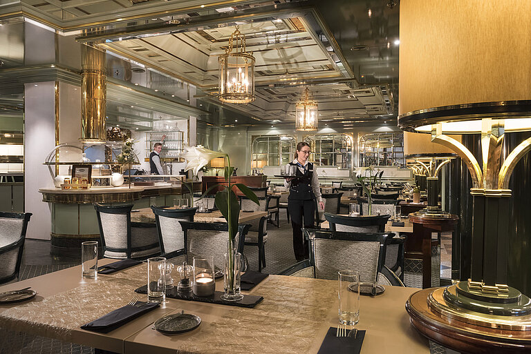 Bistro "La Marée" Das Restaurant La Marée im Maritim Hotel Bonn mit stilvollem Ambiente und aufmerksamen Servicepersonal bei der Arbeit.