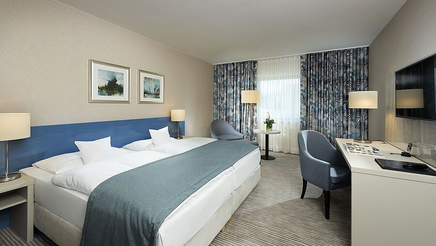 Superior Zimmer Superior Zimmer im Maritim Hotel Bonn mit stilvollem Design, gemütlichen Betten, modernem Schreibtisch und komfortabler Sitzecke
