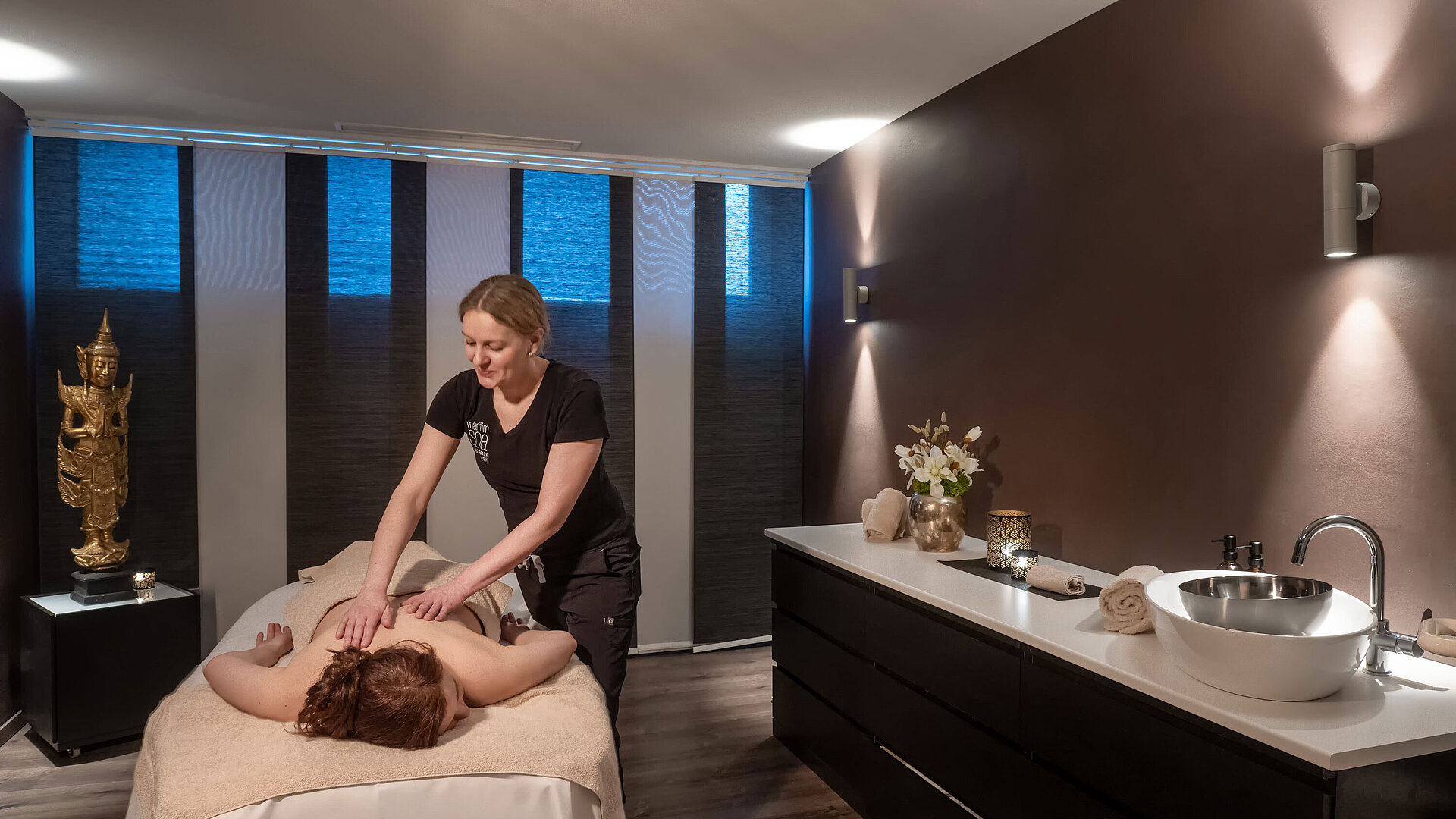 Massage Entspannende Massagebehandlung im Spa-Bereich eines Maritim Hotels.