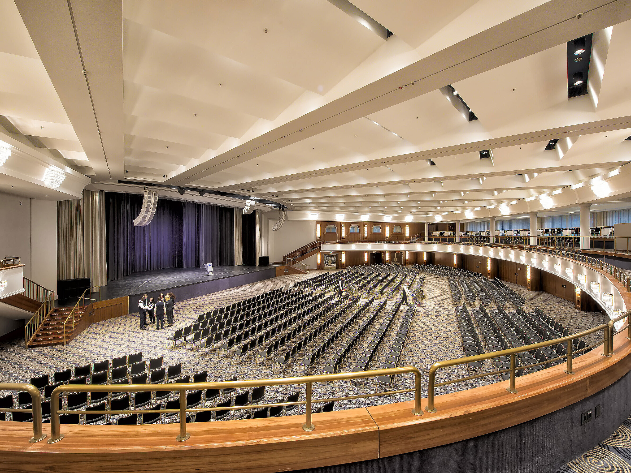 Saal Maritim Saal Maritim im Maritim Hotel Bonn, mit Reihenbestuhlung und Bühne, ideal für Konferenzen und große Events.