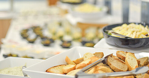 Brotauswahl am Buffet Frisches Brot, Dips und Pasta am Buffet des Maritim Resort Calabria