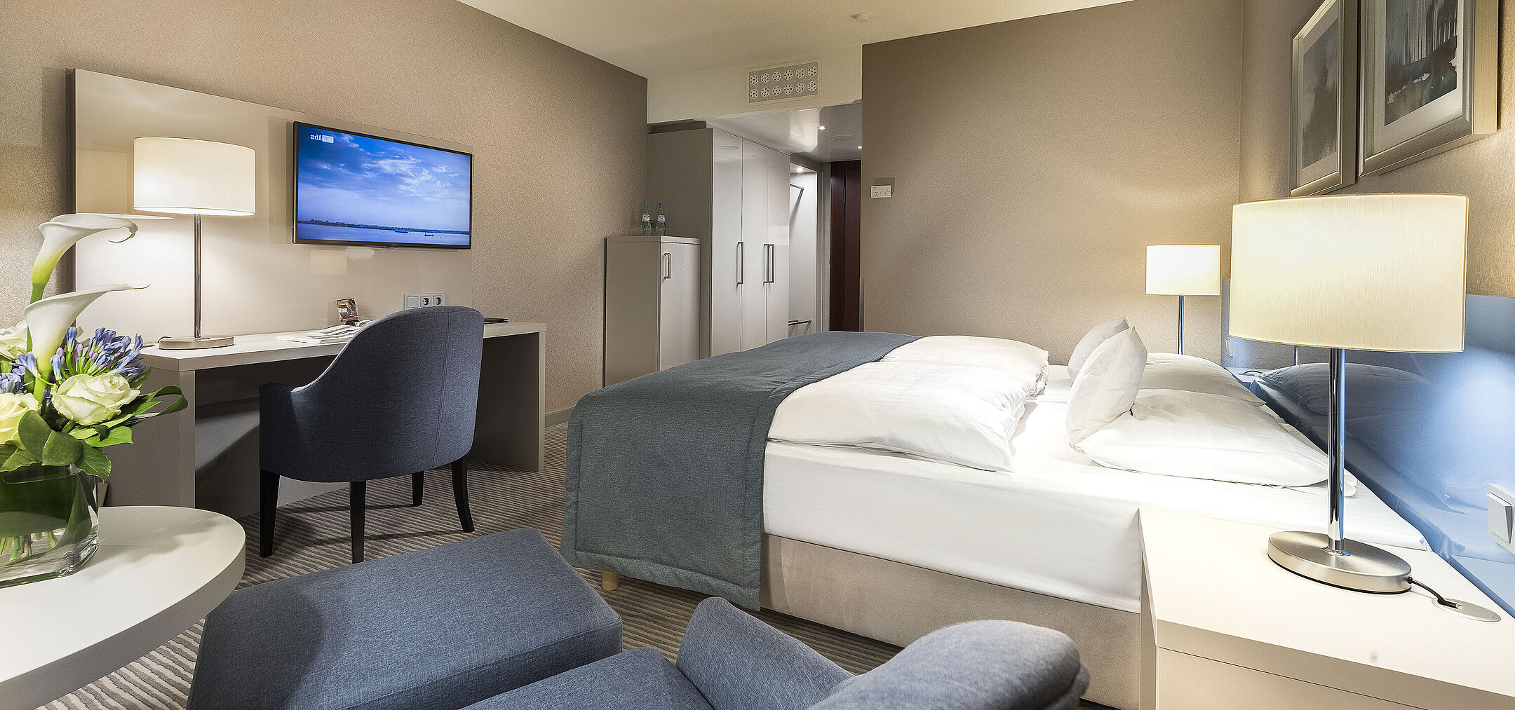 Superior Zimmer Superior Zimmer im Maritim Hotel Bonn mit Doppelbett, Schreibtisch, TV und moderner Einrichtung. Komfortabel und elegant.