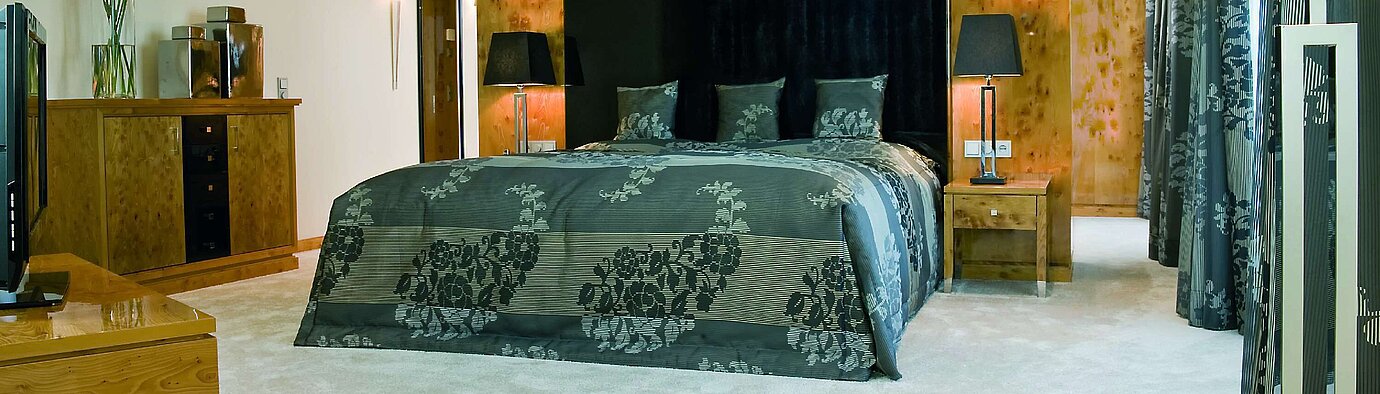 Präsidentensuite Schlafzimmer der Präsidentensuite im Maritim Hotel mit hochwertiger Einrichtung, luxuriösem Bett und stilvollen Details.