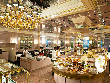 Restaurant "Rôtisserie" Großes Frühstücksbuffet mit frischen Speisen im eleganten Restaurant des Maritim Hotel München
